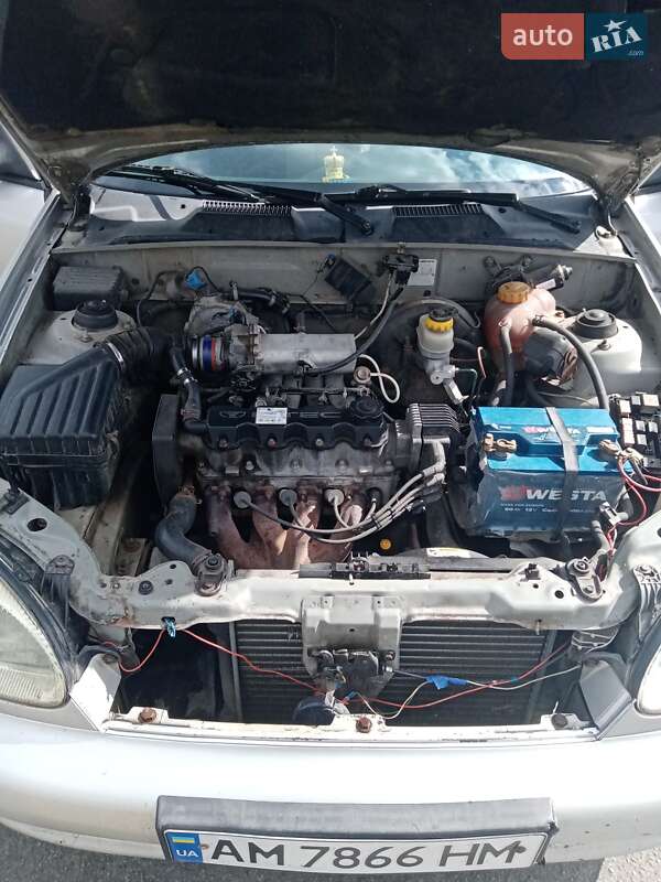 Седан Daewoo Lanos 2002 в Звягеле