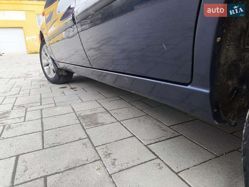 Седан Daewoo Lanos 2002 в Долині