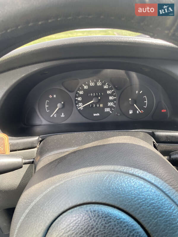 Седан Daewoo Lanos 2001 в Золочеве