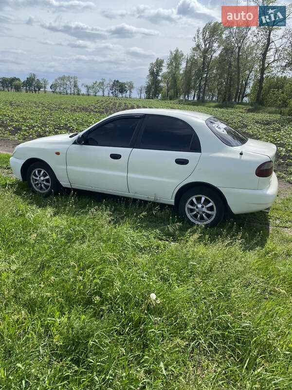 Седан Daewoo Lanos 2001 в Золочеве