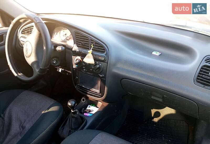 Седан Daewoo Lanos 1998 в 
