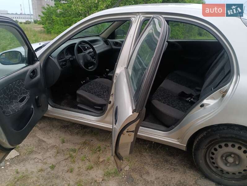 Седан Daewoo Lanos 2004 в Киеве