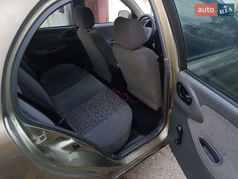 Седан Daewoo Lanos 2005 в Миронівці