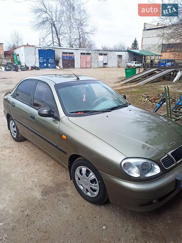 Седан Daewoo Lanos 2004 в Гребенке