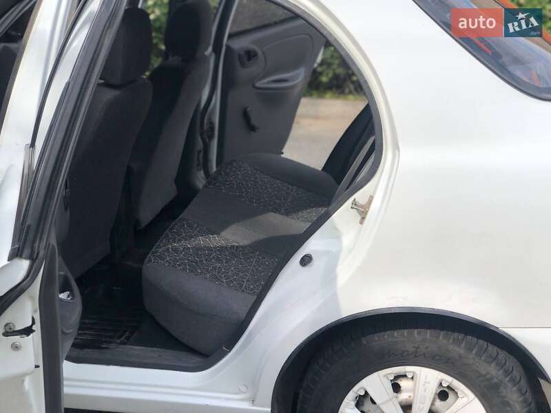 Седан Daewoo Lanos 2011 в Днепре