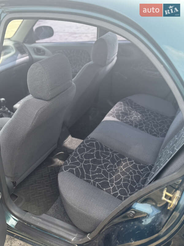 Седан Daewoo Lanos 2003 в Чугуеве