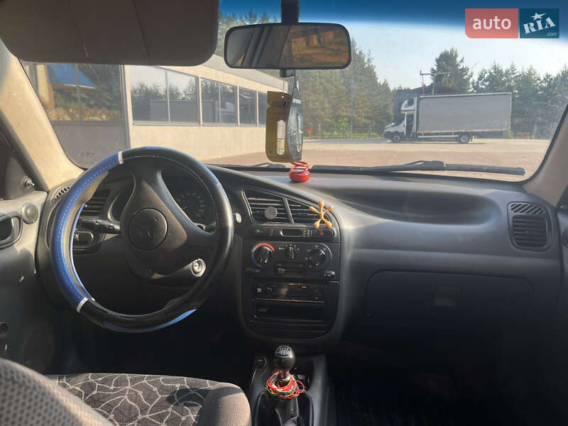 Седан Daewoo Lanos 2004 в Львове