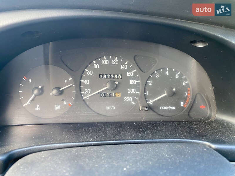 Седан Daewoo Lanos 1999 в Киеве
