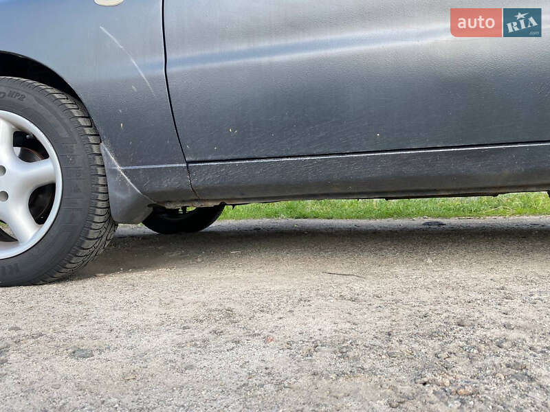 Седан Daewoo Lanos 1999 в Киеве