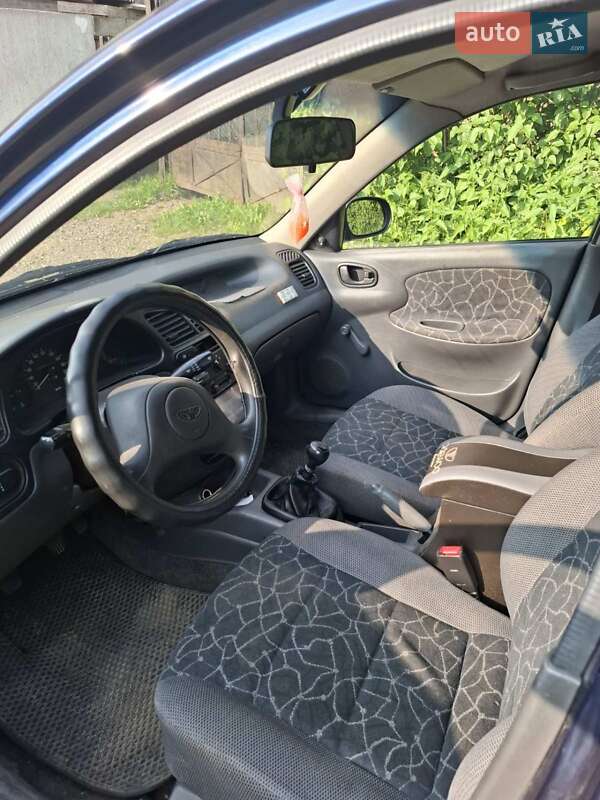 Седан Daewoo Lanos 2003 в Рахові