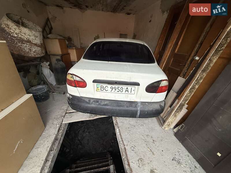 Седан Daewoo Lanos 2002 в Львове