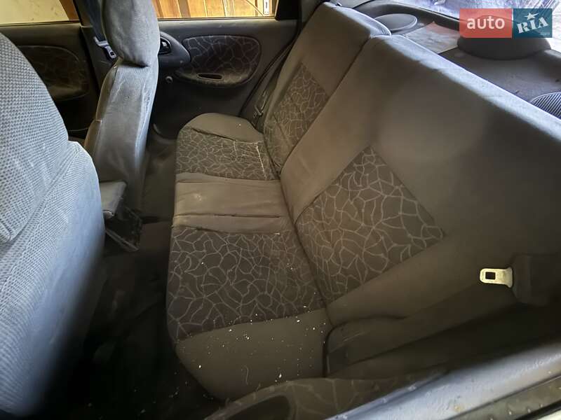 Седан Daewoo Lanos 2002 в Львове