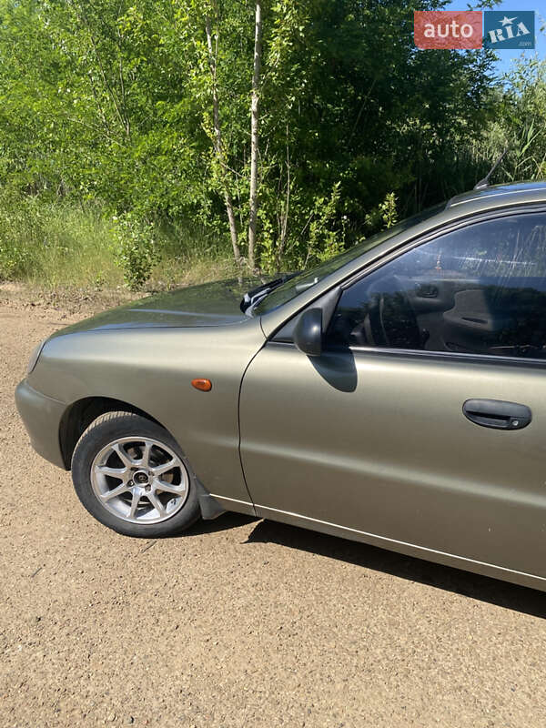 Седан Daewoo Lanos 2004 в Новом Роздоле
