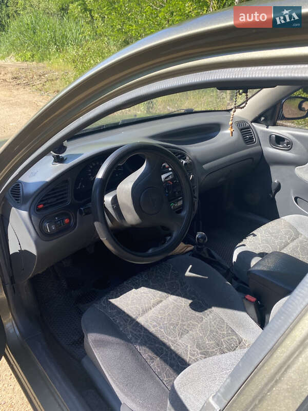Седан Daewoo Lanos 2004 в Новом Роздоле
