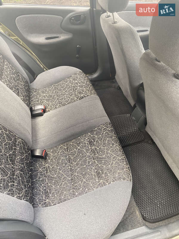 Седан Daewoo Lanos 2004 в Новом Роздоле