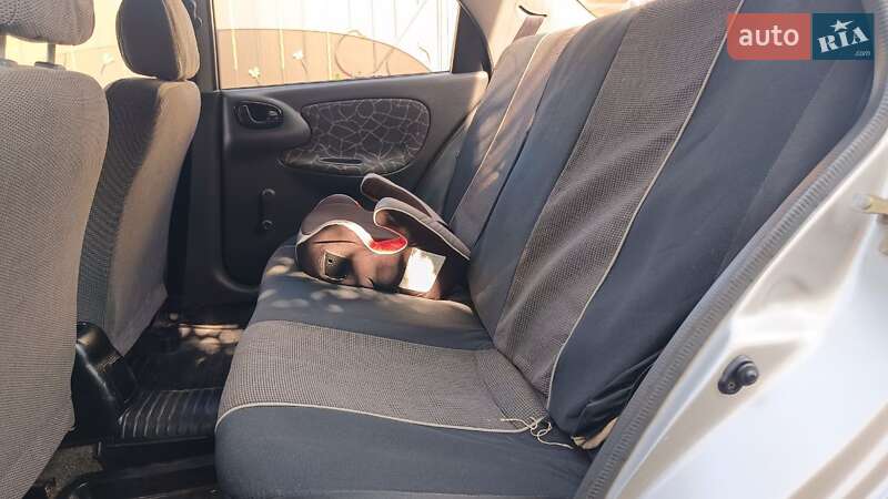 Седан Daewoo Lanos 2003 в Измаиле