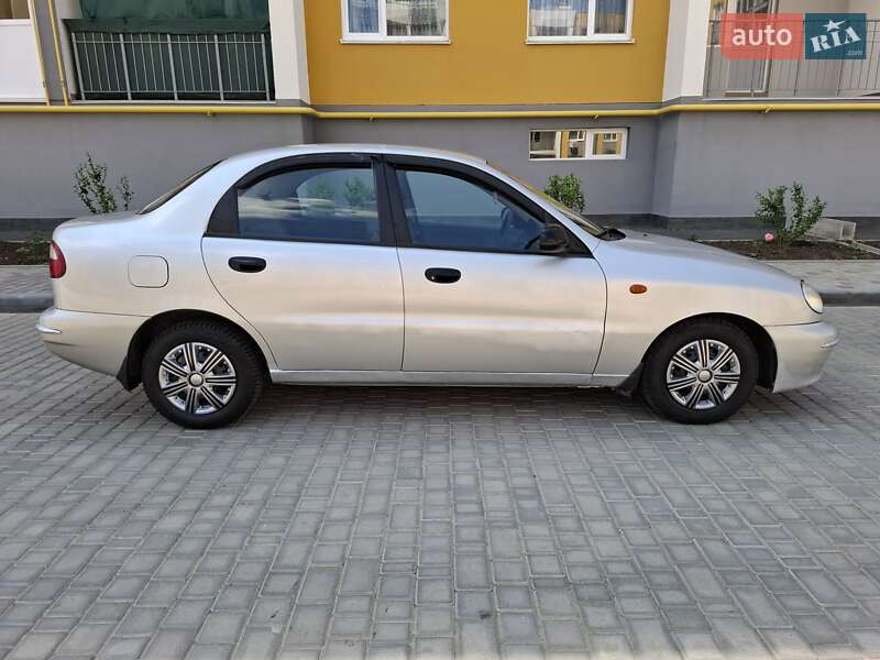 Седан Daewoo Lanos 2002 в Одессе