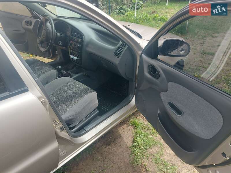 Седан Daewoo Lanos 2004 в Львове