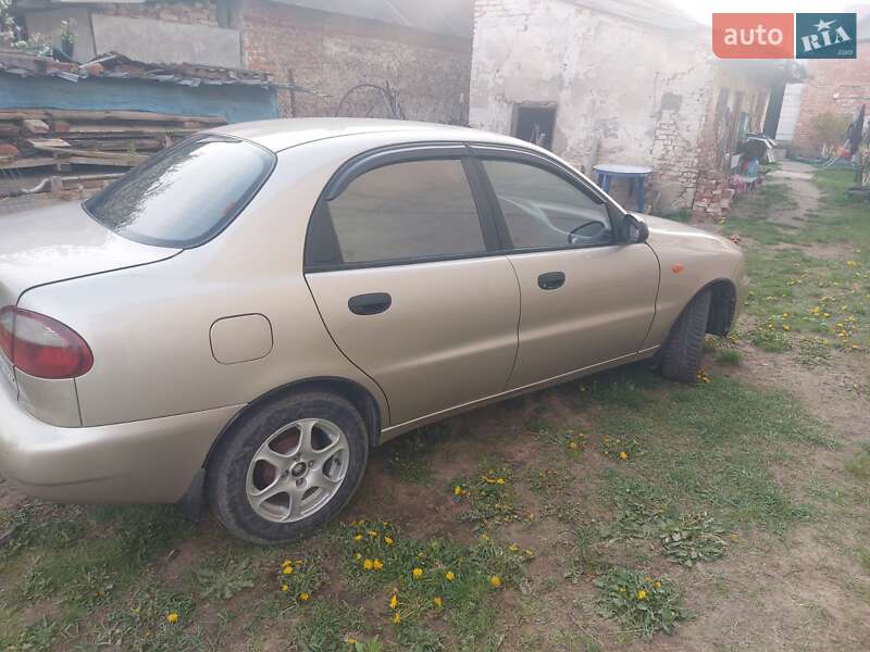Седан Daewoo Lanos 2004 в Львове