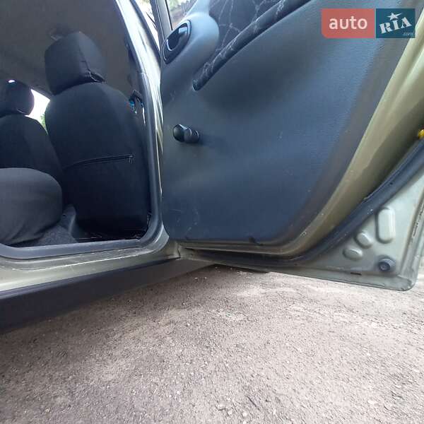 Седан Daewoo Lanos 2003 в Львове