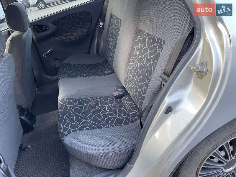 Седан Daewoo Lanos 2003 в Киеве