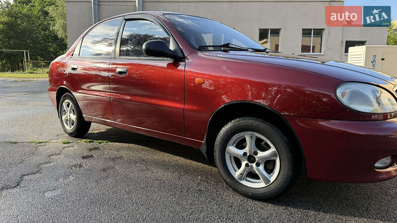 Седан Daewoo Lanos 2002 в Дніпрі