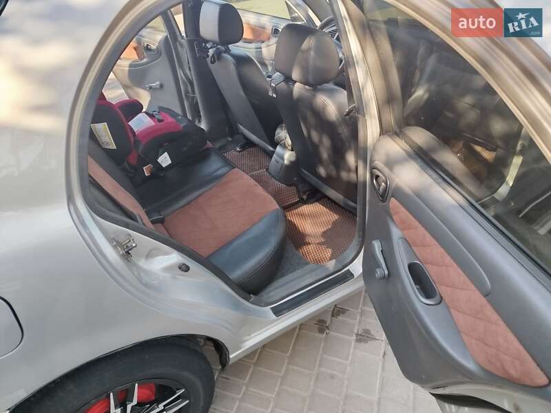Седан Daewoo Lanos 2006 в Покрові