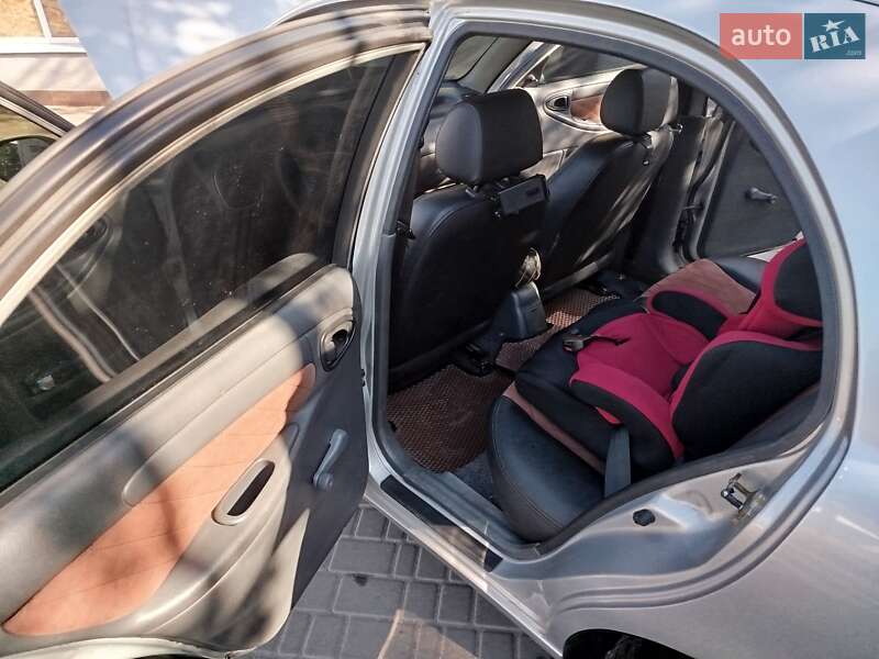 Седан Daewoo Lanos 2006 в Покрові