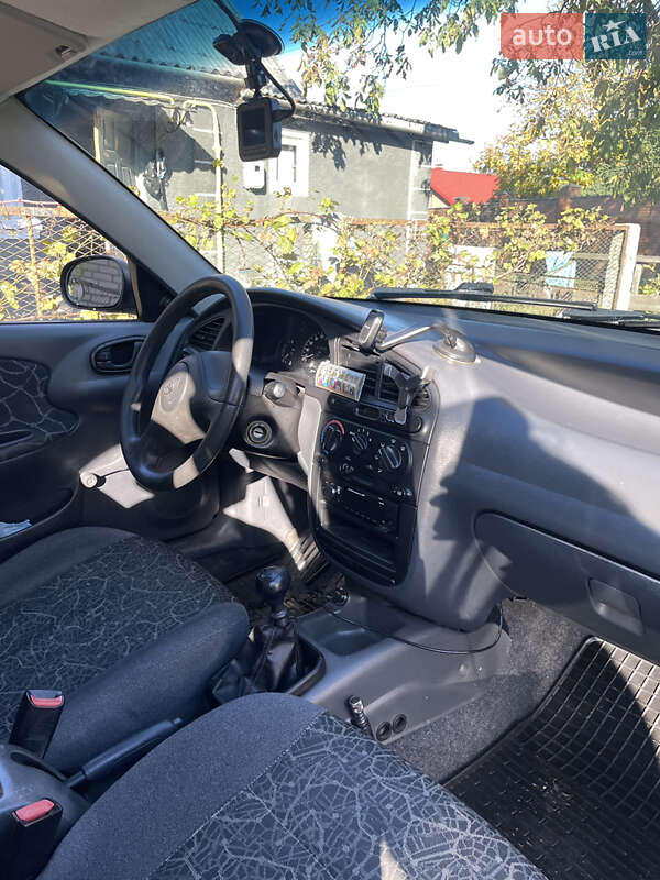 Седан Daewoo Lanos 2003 в Луцьку