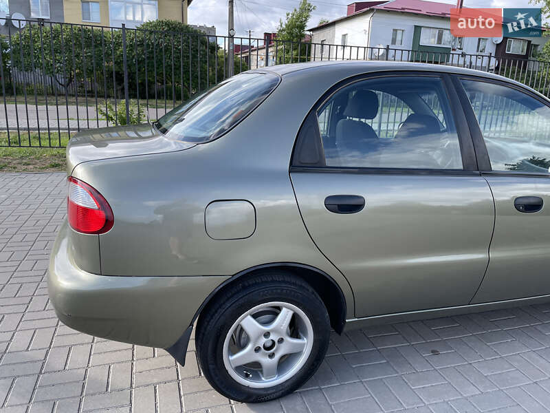 Седан Daewoo Lanos 2002 в Близнюках