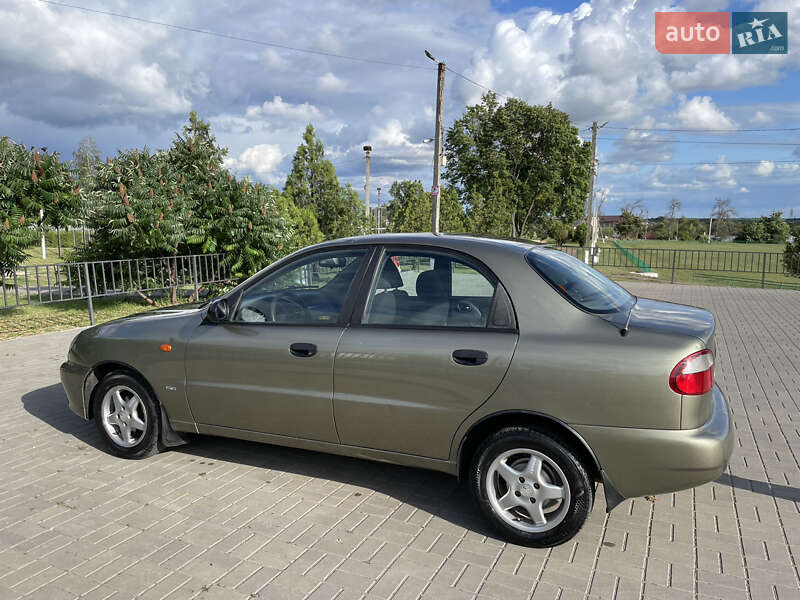 Седан Daewoo Lanos 2002 в Близнюках