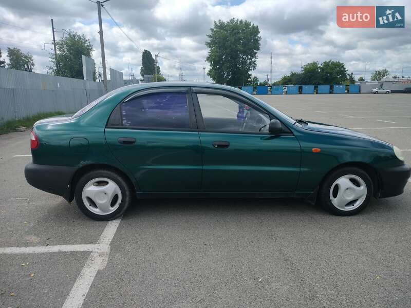 Седан Daewoo Lanos 2002 в Киеве