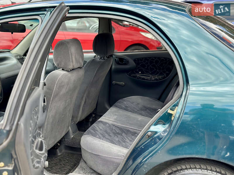 Седан Daewoo Lanos 2004 в Киеве