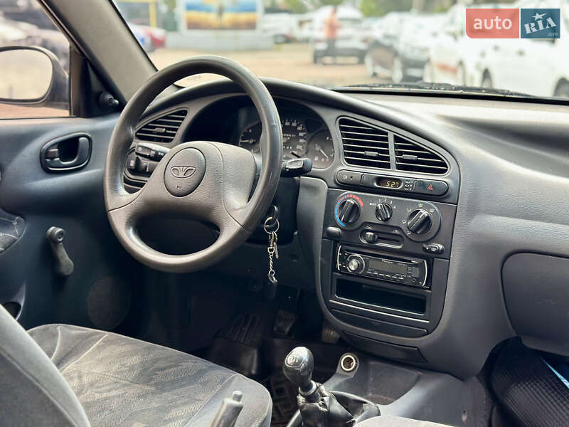 Седан Daewoo Lanos 2004 в Киеве
