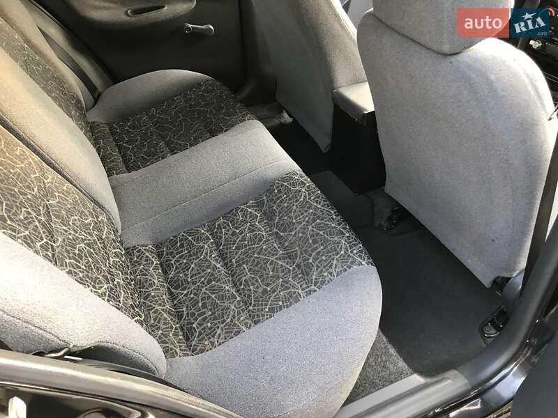 Седан Daewoo Lanos 2008 в Гусятині
