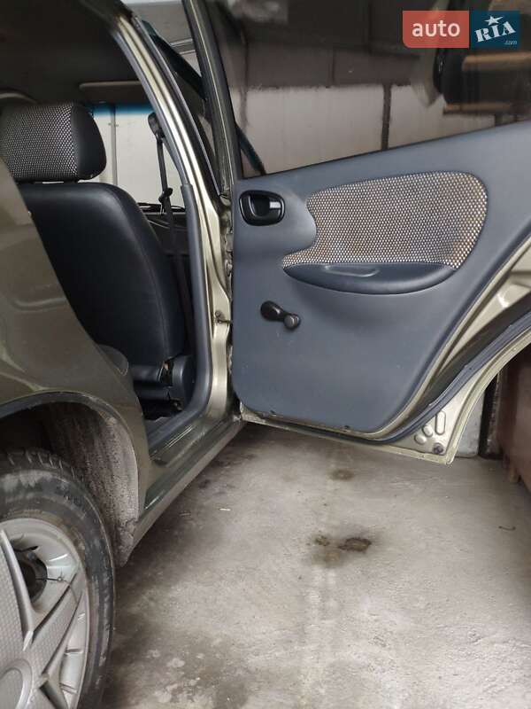 Седан Daewoo Lanos 2004 в Кропивницком