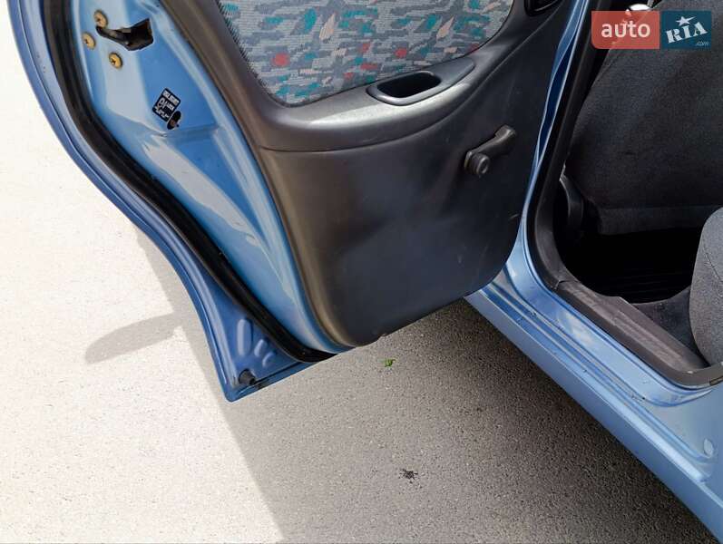 Седан Daewoo Lanos 2004 в Дніпрі