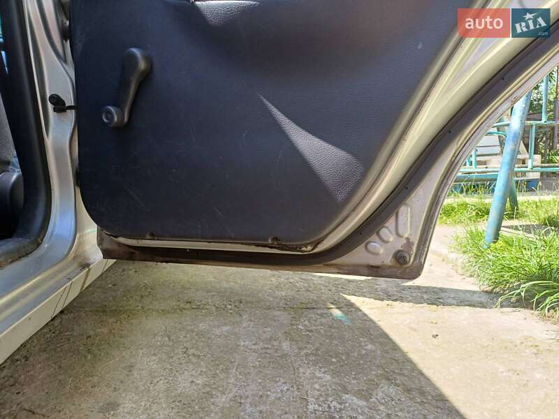 Седан Daewoo Lanos 2003 в Петропавловской Борщаговке