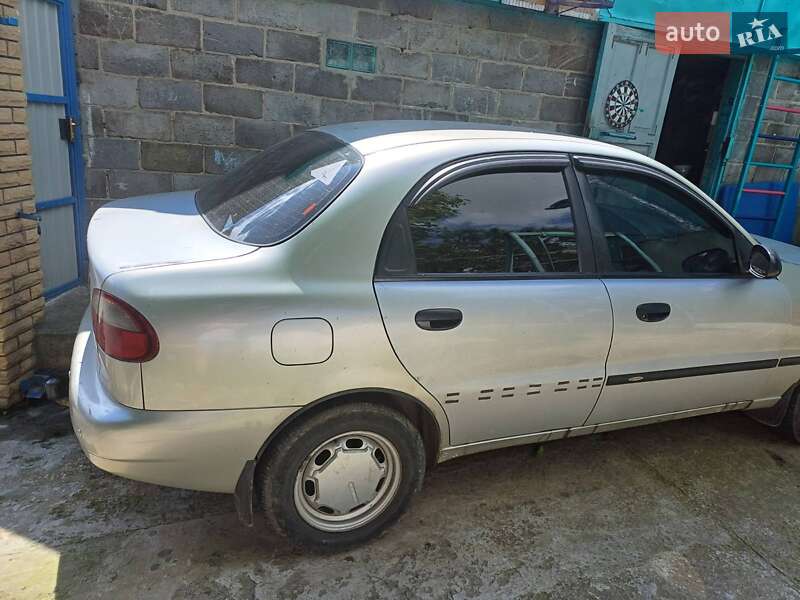 Седан Daewoo Lanos 2003 в Петропавловской Борщаговке