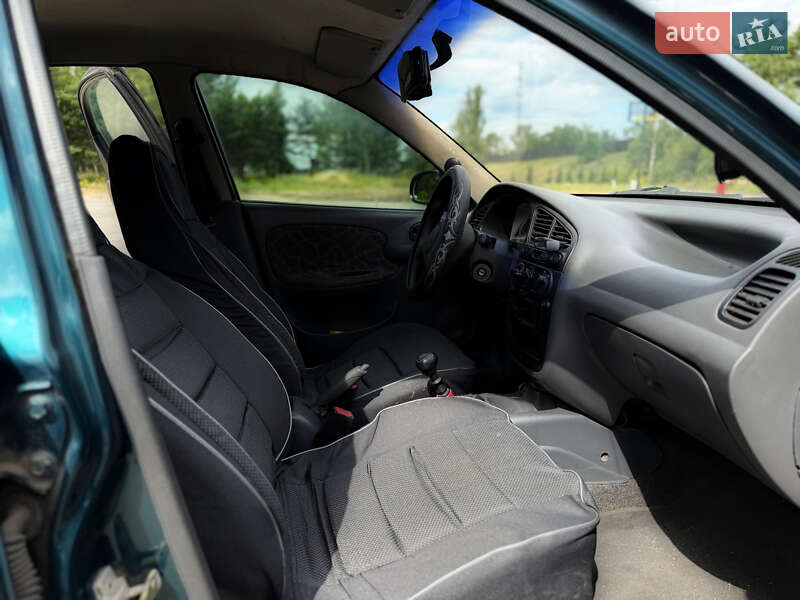 Седан Daewoo Lanos 2003 в Киеве