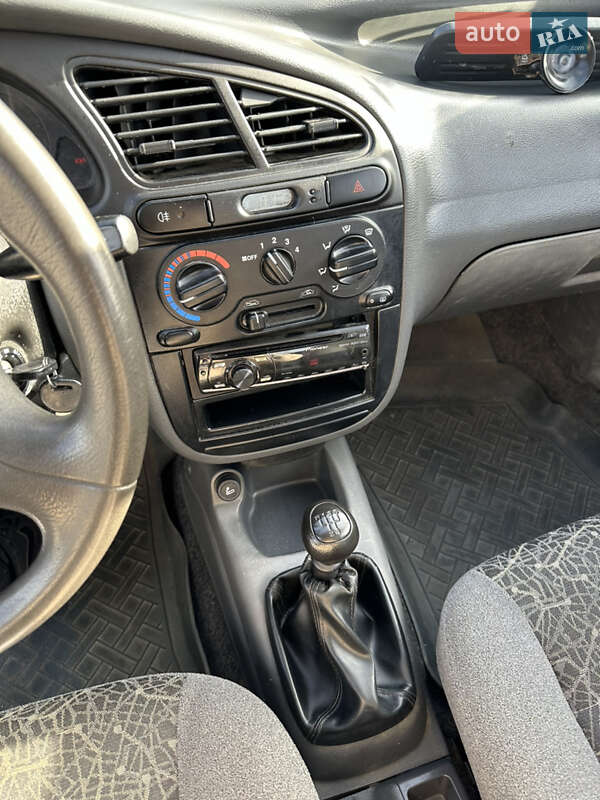 Седан Daewoo Lanos 2008 в Ровно