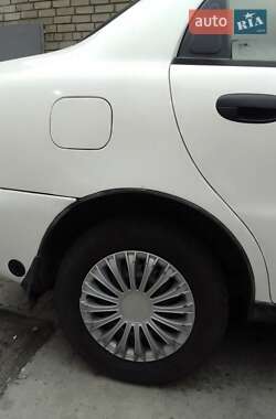 Седан Daewoo Lanos 1998 в Днепре