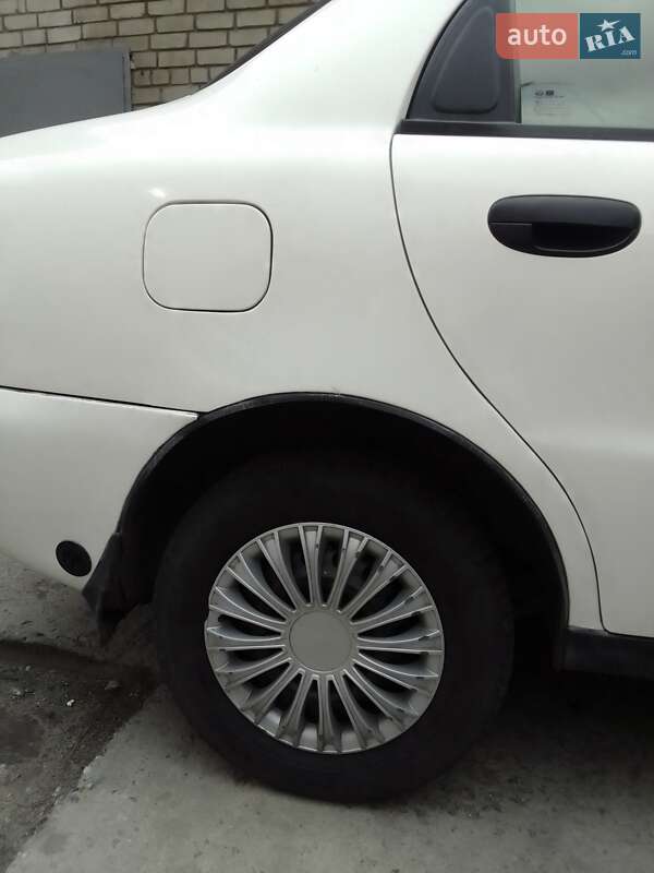 Седан Daewoo Lanos 1998 в Днепре