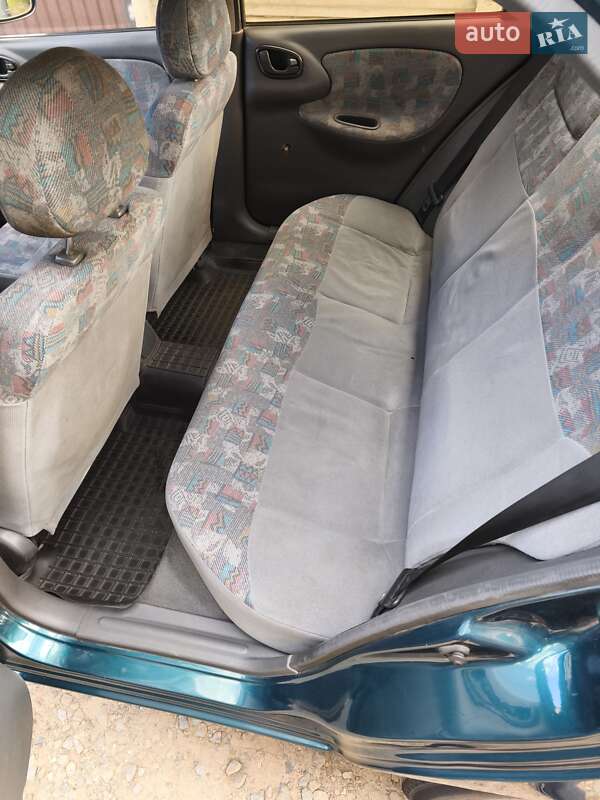 Седан Daewoo Lanos 2000 в Киеве