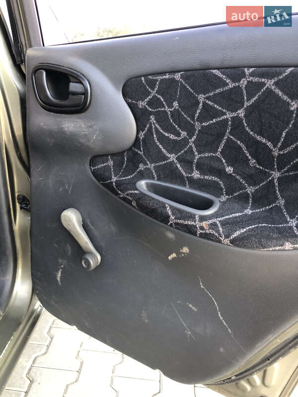 Седан Daewoo Lanos 2004 в Иршаве