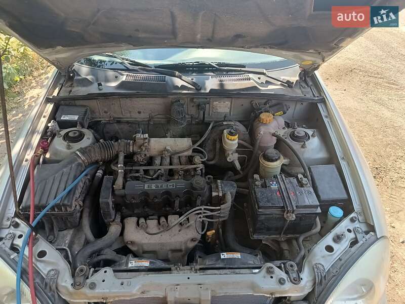 Седан Daewoo Lanos 2003 в Покровском