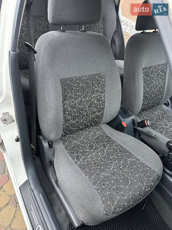 Седан Daewoo Lanos 2006 в Хотині