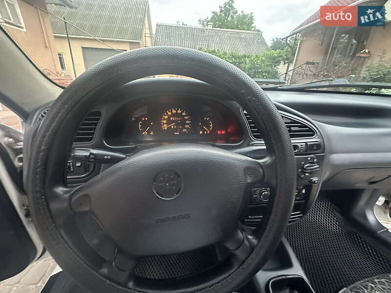 Седан Daewoo Lanos 2006 в Хотині