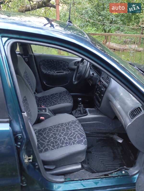 Седан Daewoo Lanos 2004 в Хусте