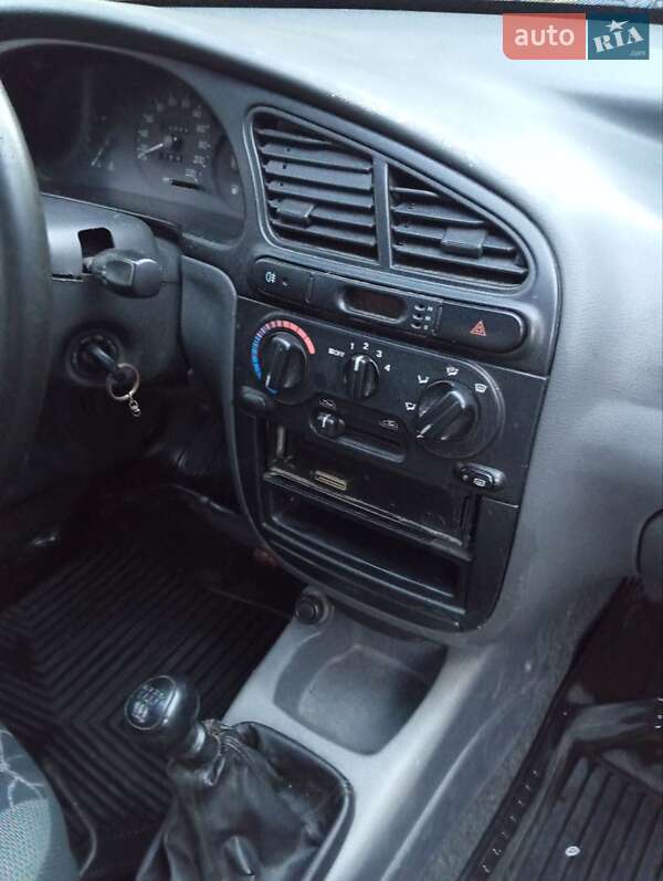 Седан Daewoo Lanos 2004 в Хусте